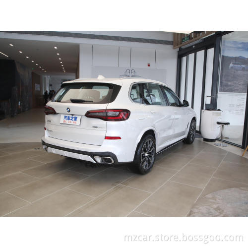 Luxe BMWX5 2022 Gemodificeerd XDrive30Li M Sports pak benzineauto 5-deurs 5-deurs SUV SUV Hoge snelheid 215 km